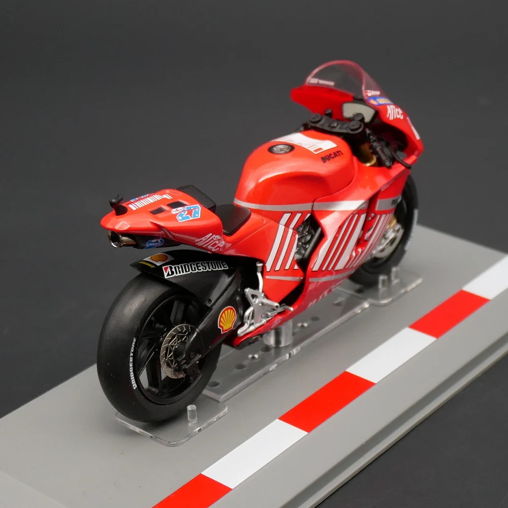 Ducati Desmosedici L.Capirossi  Moto GP 2003 RAB067  scala 1/24 IxoModels 
