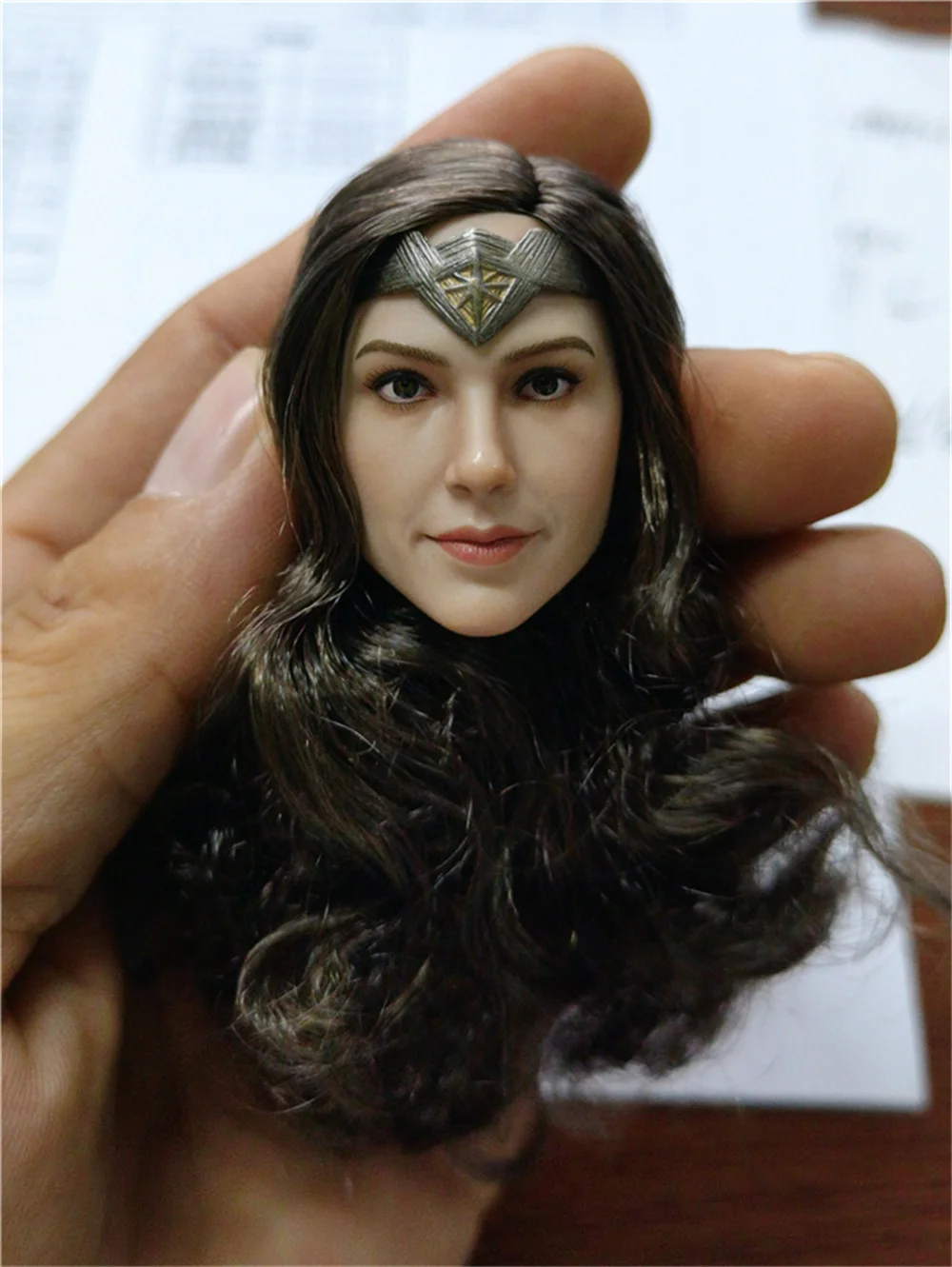 

1/6 Gal Gadot Female Head Sculpt GC049 1/6 Scale Planted Hair Soldier Fit 12'' PHicen TBleague Action Figure Body Model