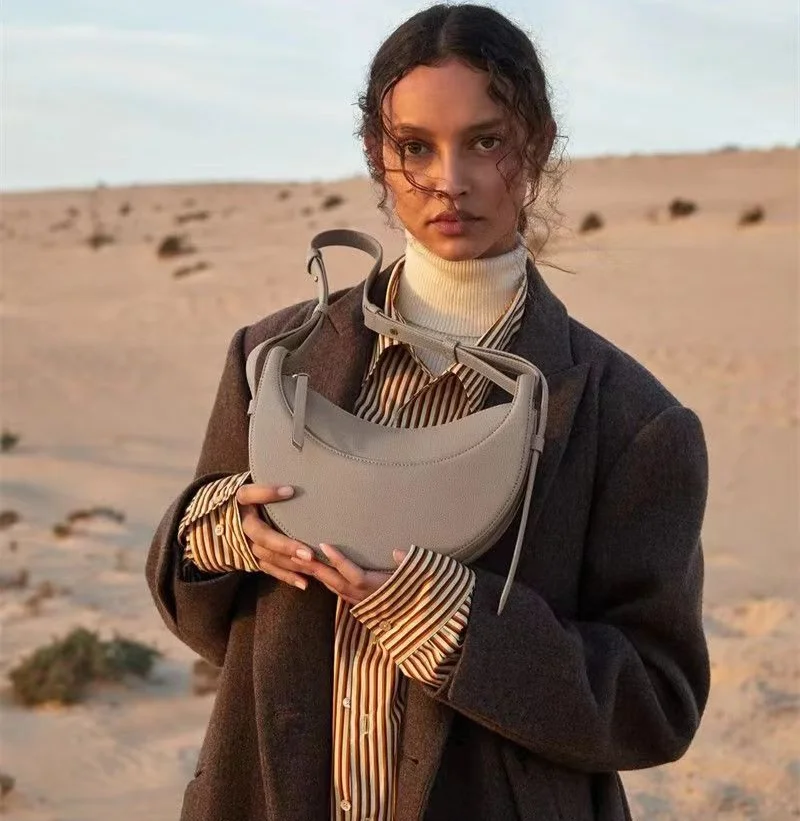 Fransk nichedesignet crossbody-taske med én skulder og litchi-mønstret halvmåneformet armhule, sadeltaske til kvinder_voghion.com