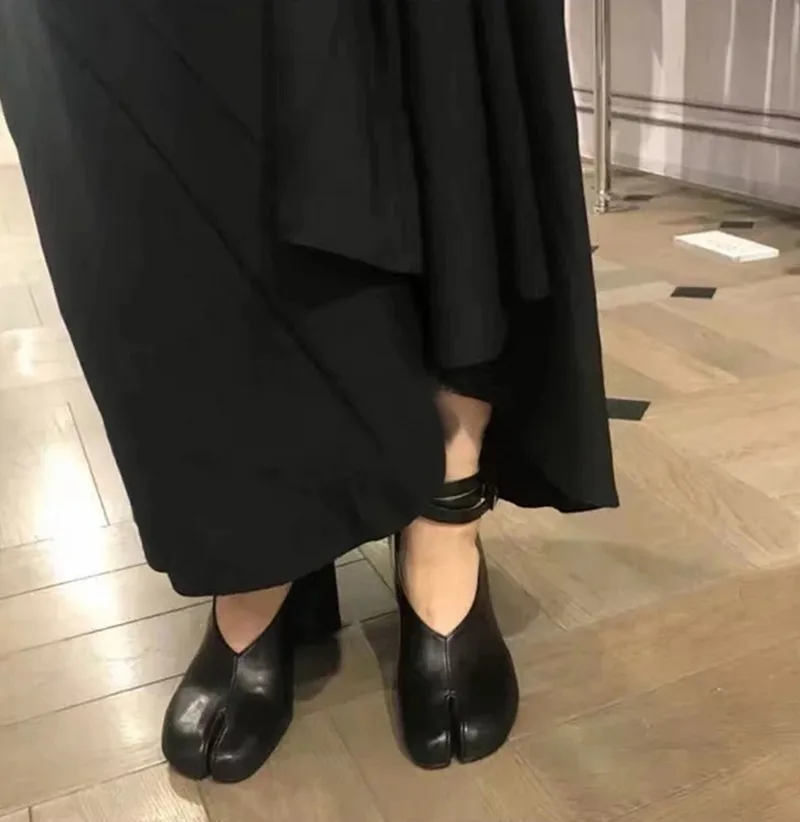 Split Toe Thick Heel Pumps Women Ankle Strap Buckle Round Heel High Heels Party Shoes Black White Red Leisure Female Shoes
