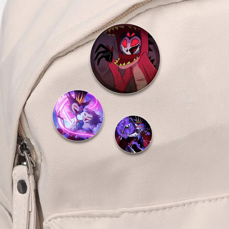 Spilla Helluva Boss In Metallo - Distintivo Anime Per Abbigliamento, Zaino E Collezionismo