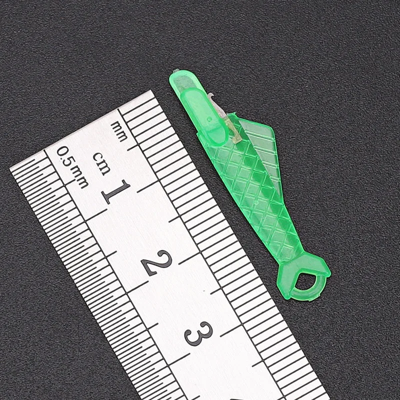 500/1Pcs 재봉틀 바늘 스레더 DIY 기계 바느질 작업을위한 물고기 입 바늘 스레더 크로스 스티치 도구 도매