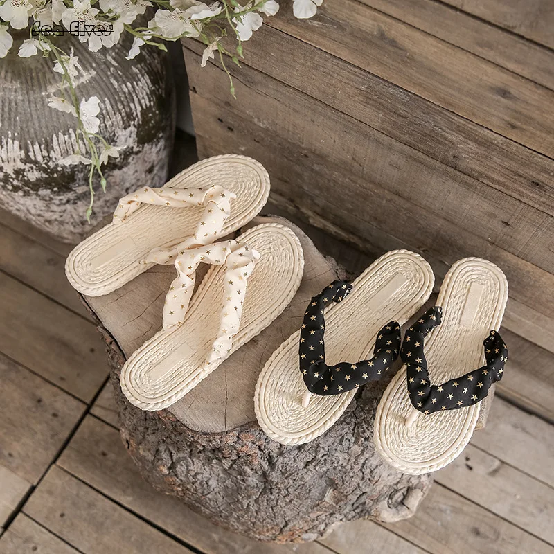 

2024 Summer Forest Style Women's Fashion Slippers Small and Fresh Anti Slip Seaside Herringbone Slippers Shattered Beach Shoes