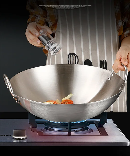 DNATS Wok en fer de haute qualité traditionnel à la main en fer Wok poêle  antiadhésive non-revêtement cuisinière à gaz batterie de cuisine 30/32/34  cm (Size : 34cm) : : Cuisine et