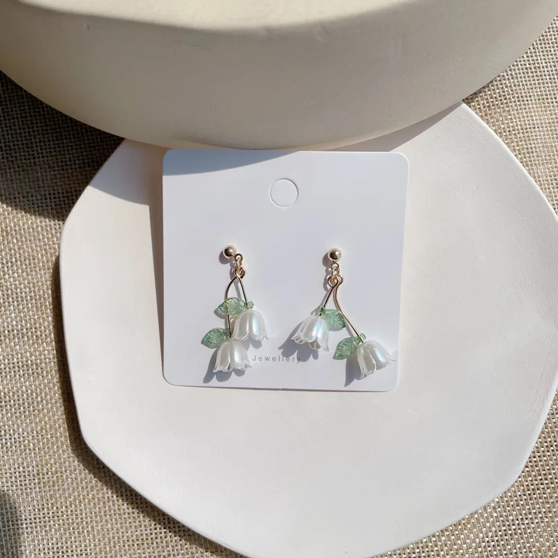 Chinese Style Lily Bell Orchid Pearl Clip Earrings Temperament White Tulip Shell Petal Flower Clip Earrings Without Piercing ear clip earrings,clip earrings,ear clip