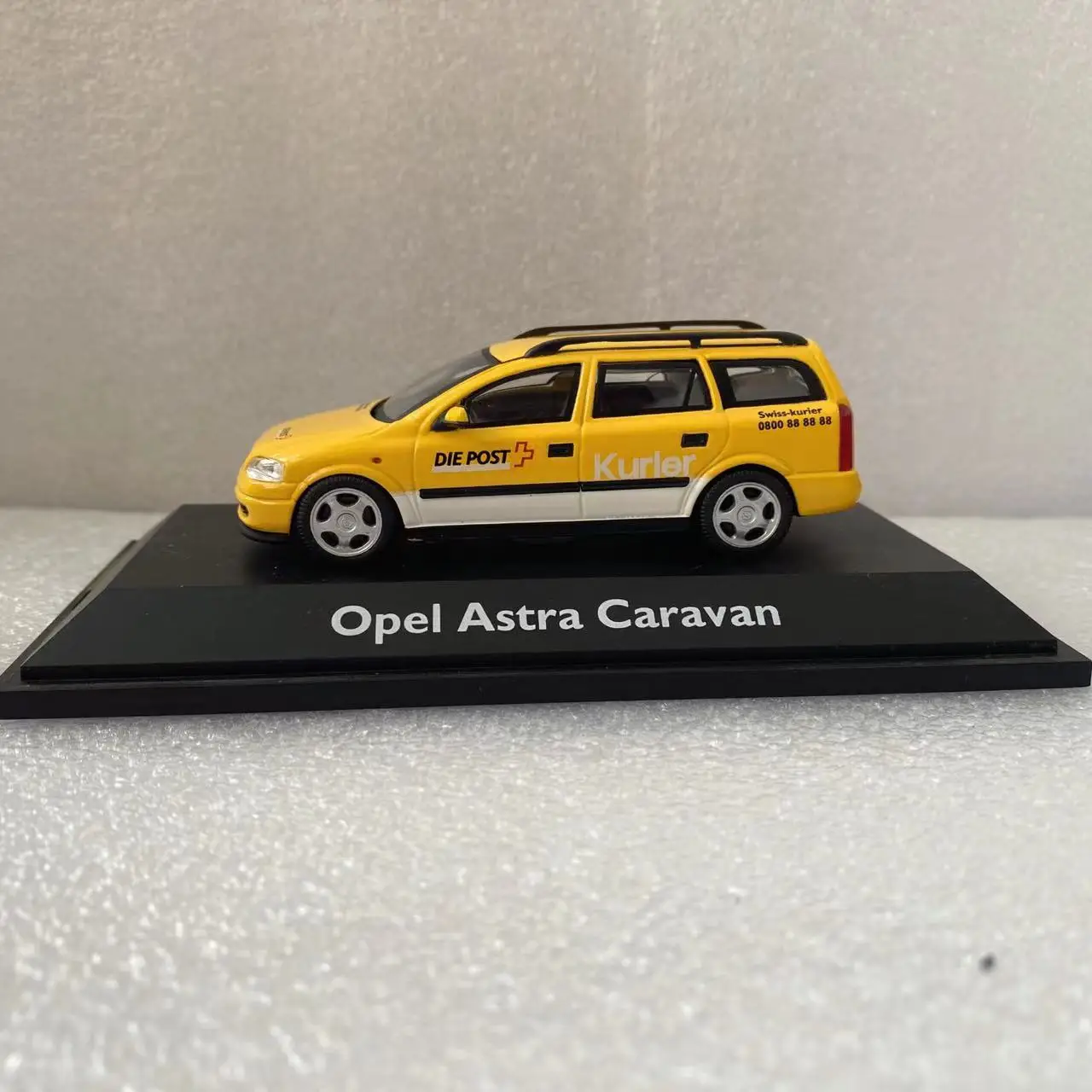 1:43 Scale Opel Astra Caravan Yellow Medical Ambulance Model