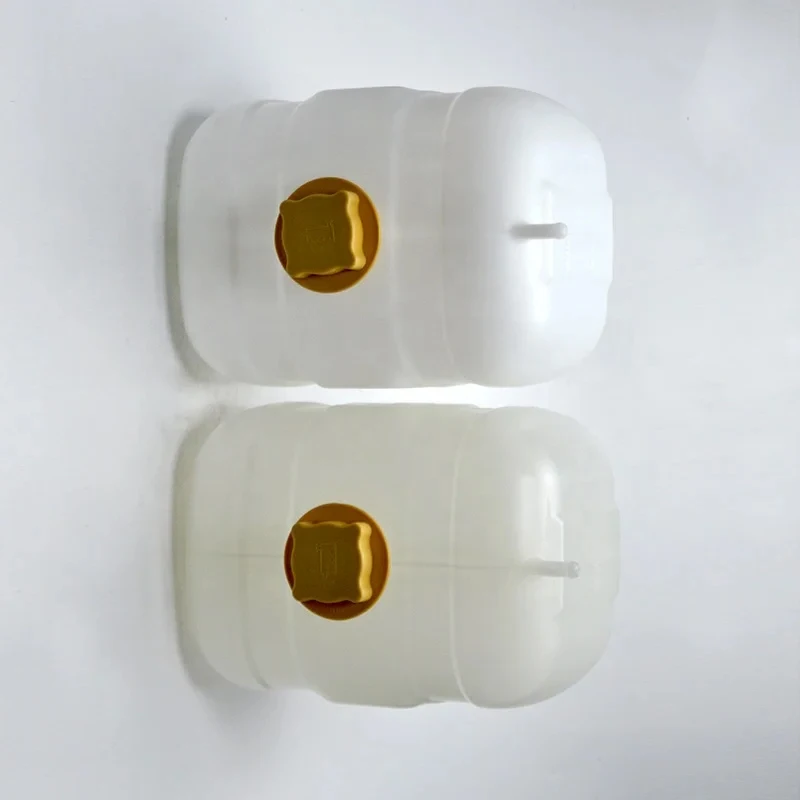 Coolant Tank For VOLVO 17214674 110333366 11110410 15047209 17214676 11110211 4804536 Coolant tank