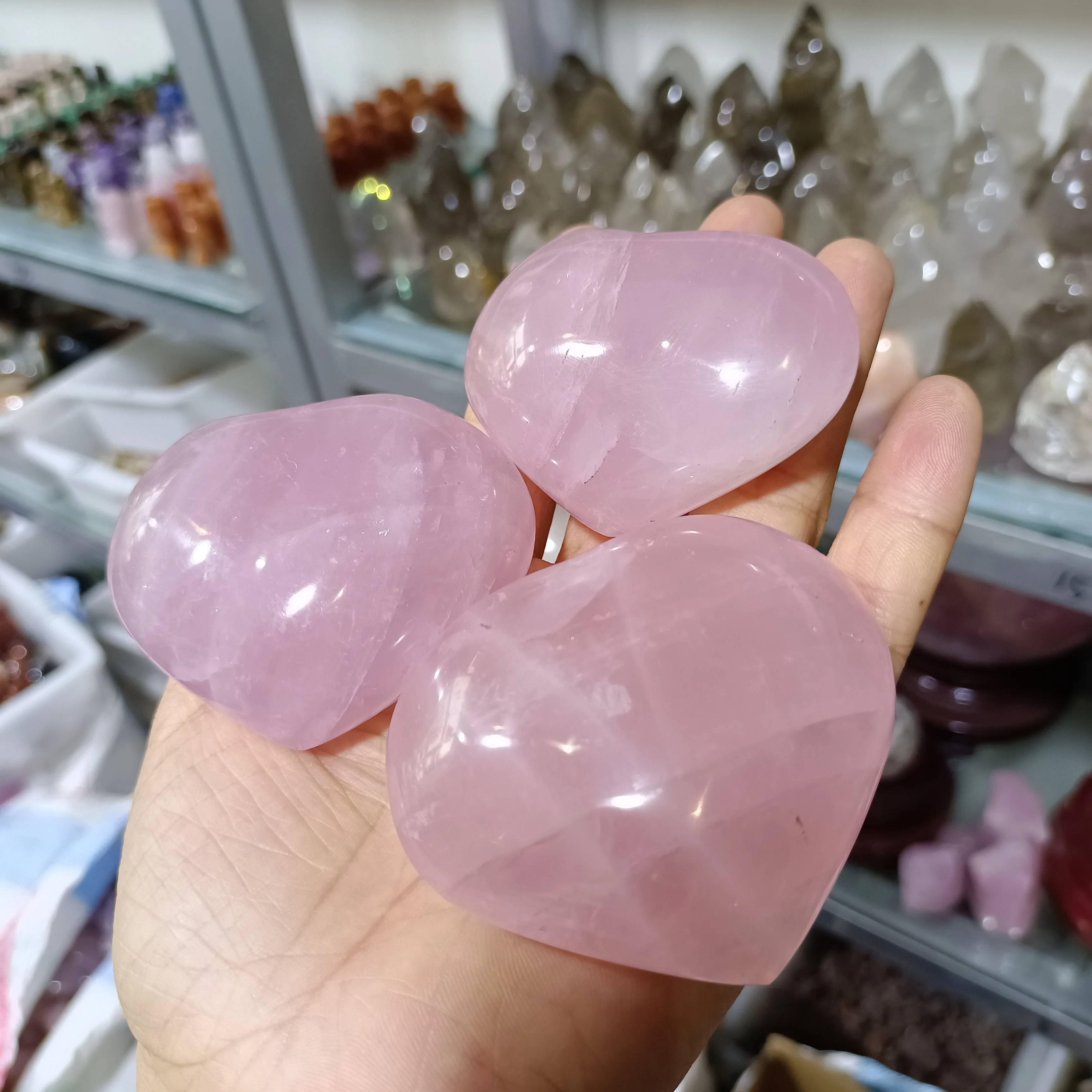 

Natural Pink Crystal Carving Heart-Shaped Ore Energy Healing Spirit Gem Mineral Degaussing Home Office Decoration Gift