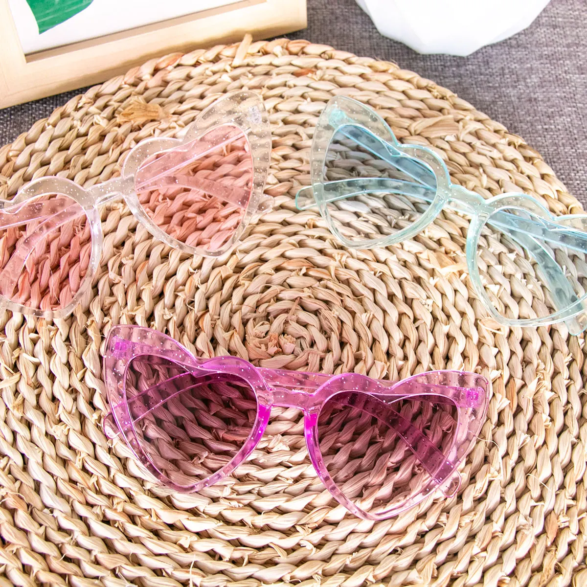 Рисунок 3 - солнцезащитные очки в форме сердца