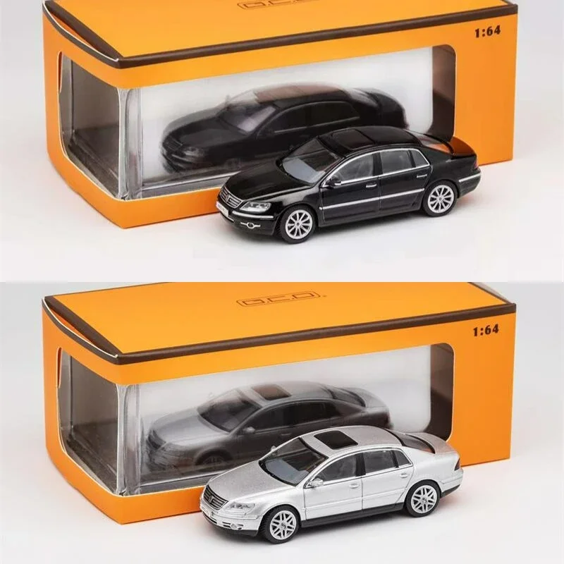 

GCD 1:64 Phaeton Mk5 GP5 Black / Silver Diecast Model Car