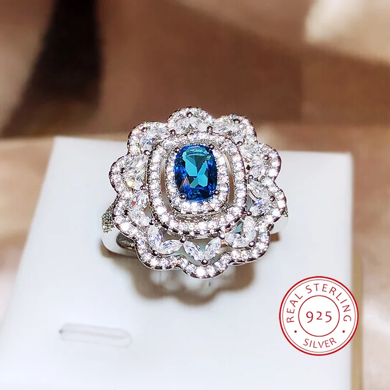 

Женское кольцо из серебра 925 пробы с синим фианитом