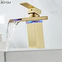 ก๊อกน้ำอ่างล้างหน้าแบบน้ำตก LED สีทองขัดเงา เปลี่ยนสีตามอุณหภูมิ ก๊อกผสมน้ำร้อนน้ำเย็นทองเหลืองสำหรับห้องน้ำ 6