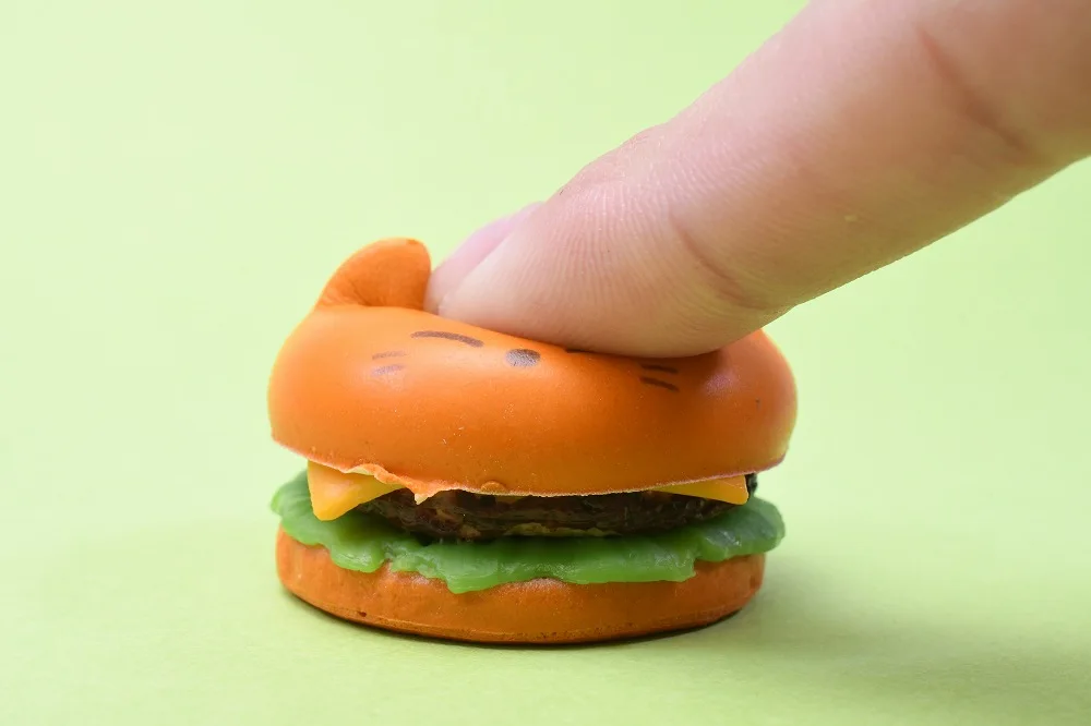 にゃんにゃんにゃんこ シャカシャカスイング キーホルダー ハンバーガー ソフビ にゃんにゃんにゃんこ シャカシャカスイング キーホルダー