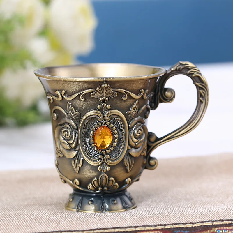 

Nordic Metal Wine Glass Retro Liquor Cup Personality Cocktail Whiskey Wine Bar Spirits Cup Antique Bronze Carved Small Goblet