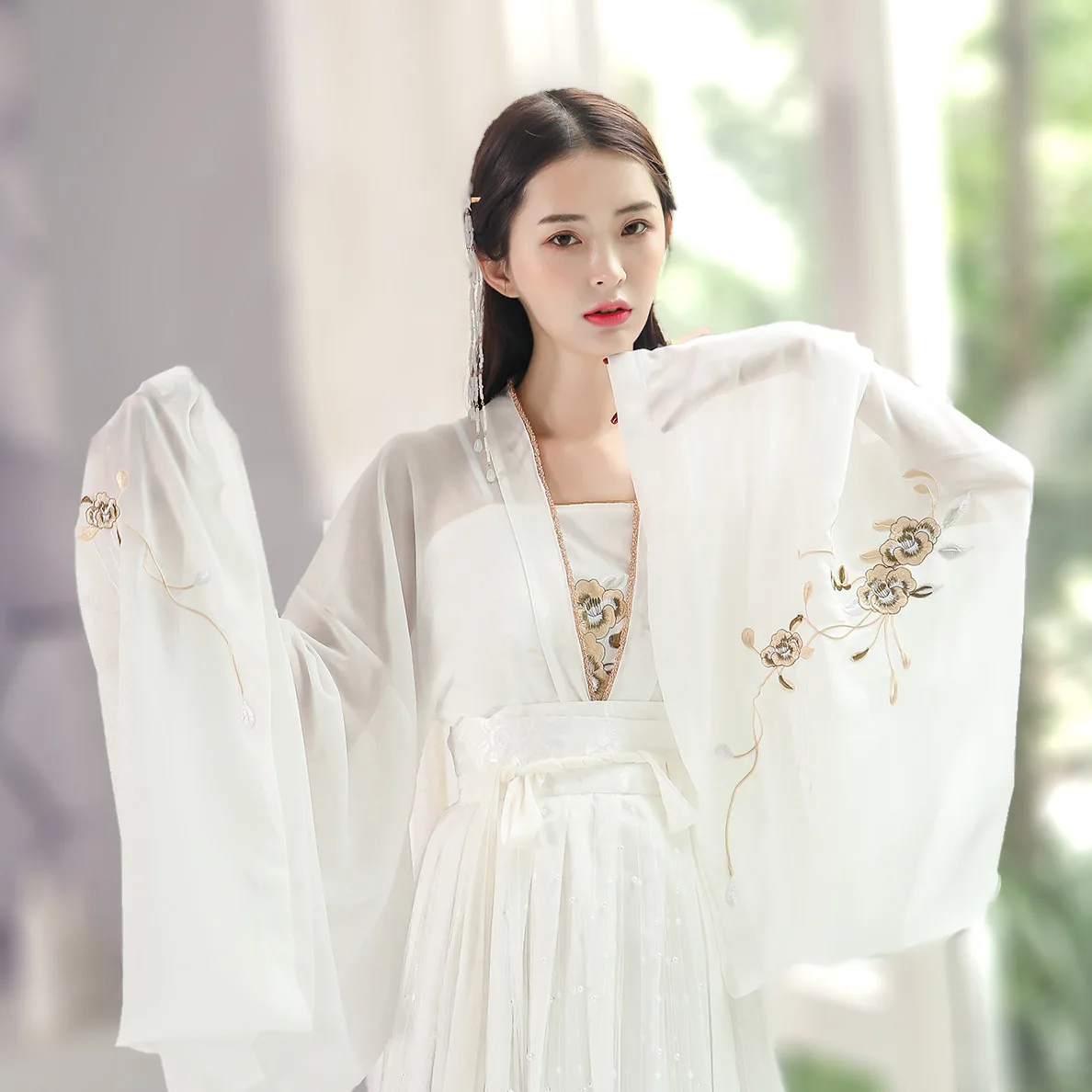 Рисунок 2 - Китайский костюм ханьфу для выступлений