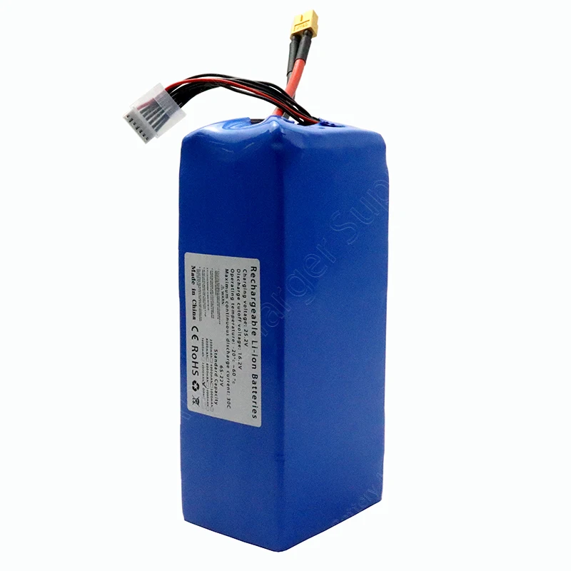 Connecteur XT60 de la batterie drone 22V 6S Li-ion, détails de la prise dorée.