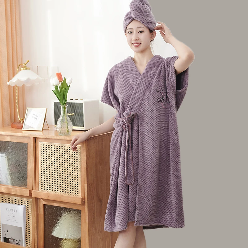 CoralVelvetPineappleCheckeredWomensBathrobeCanBeWornAtHome