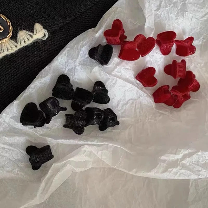 

10 Pcs/Lot New Small Velvet Heart Hair Claws For Girls Black Red Heart Hair Clip Hairpin Barrettes Women Fashion Accessories