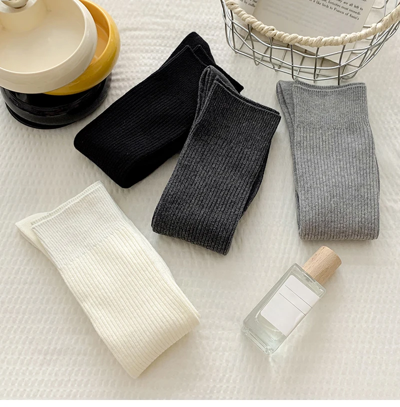 Description Picture 4 of itemFashion Women Stockings New Autumn Solid Color Casual Plain Knee High Socks Women's Japanese Style Loose Long Socks Female Comfy