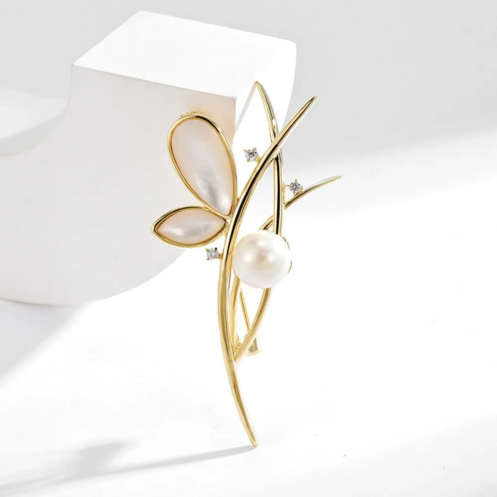 

Shell Pearl Bouquet Brooch Pin for Women Exquisite Suit Scarf Buckle Pins Jewelry Women's Wedding Party Accessories Gift