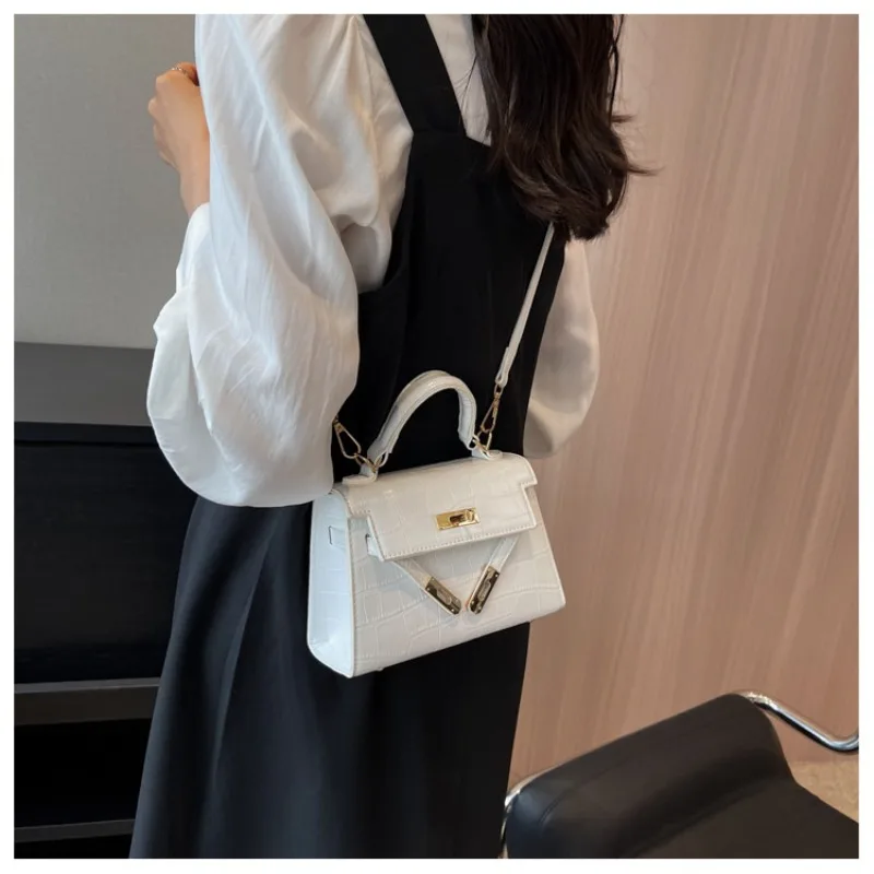 

Miracle Kira 2023 Autumn/Winter New Fashionable Womens Handbag Versatile Diagonal Straddle Small Square Bag One Shoulder Handbag