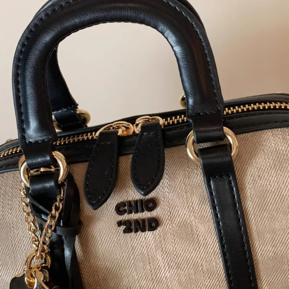 Nanfeng Chio2nd internet celebrity semi cooked mocha pillow bag women's new handheld small handbag shoulder crossbody bag