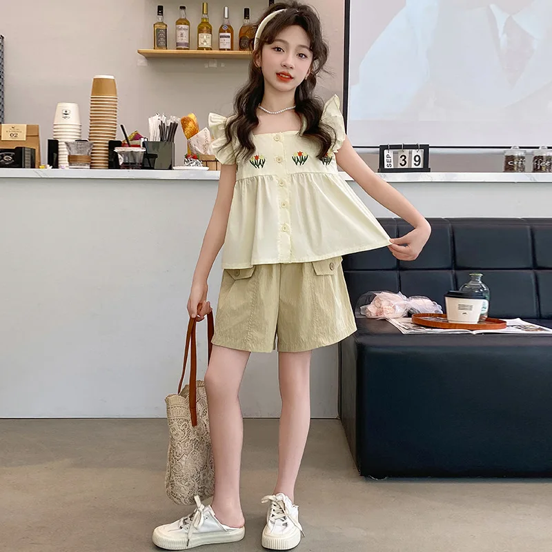 

Комплект из двух предметов для девочек, Новинка лета 2024, детский хлопковый комплект из двух предметов в иностранном стиле с вышивкой и летающими рукавами для девочек