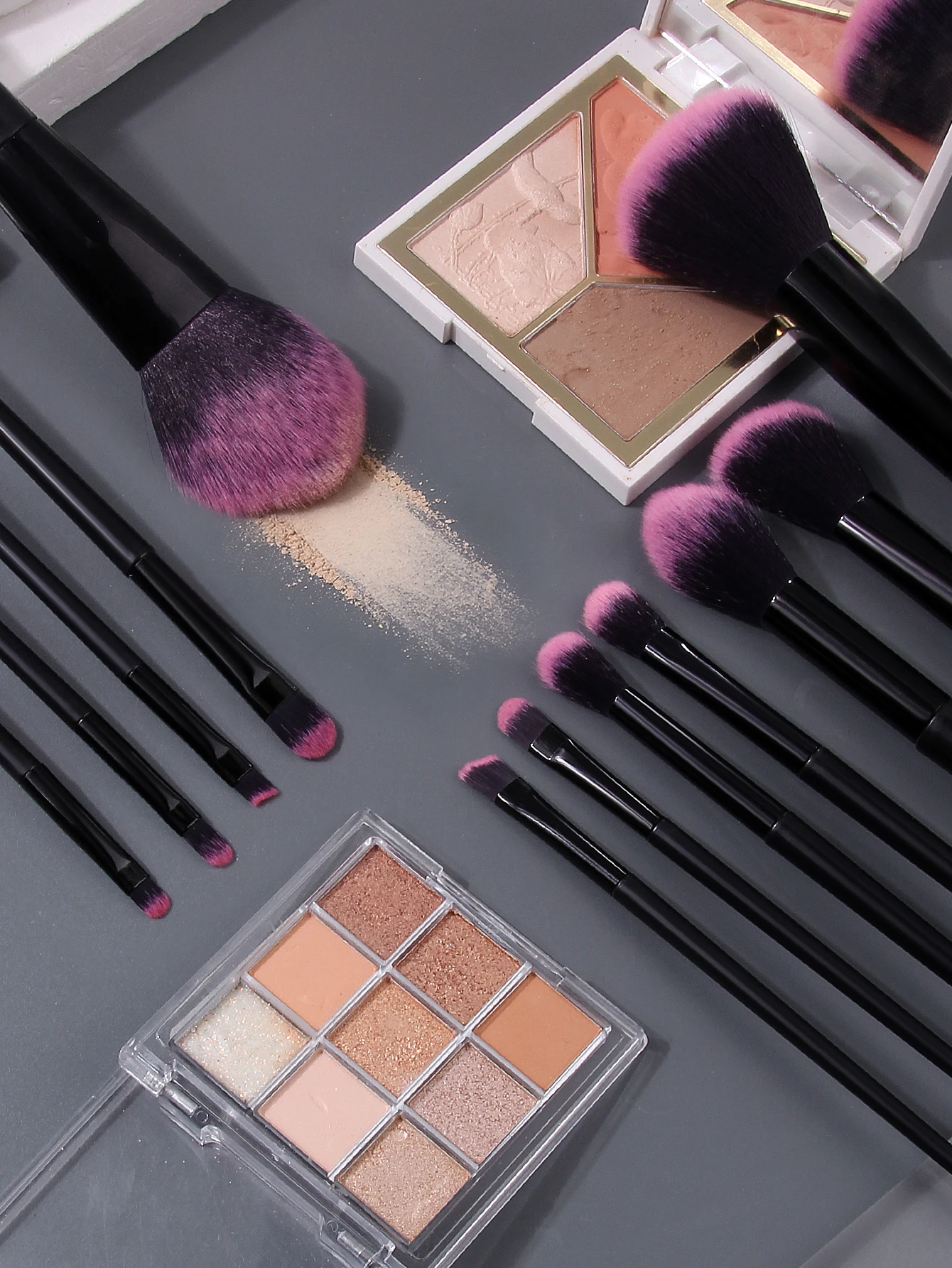 Luxurious 16-Piece Makeup Brush Collection - Soft Fluffy Brushes