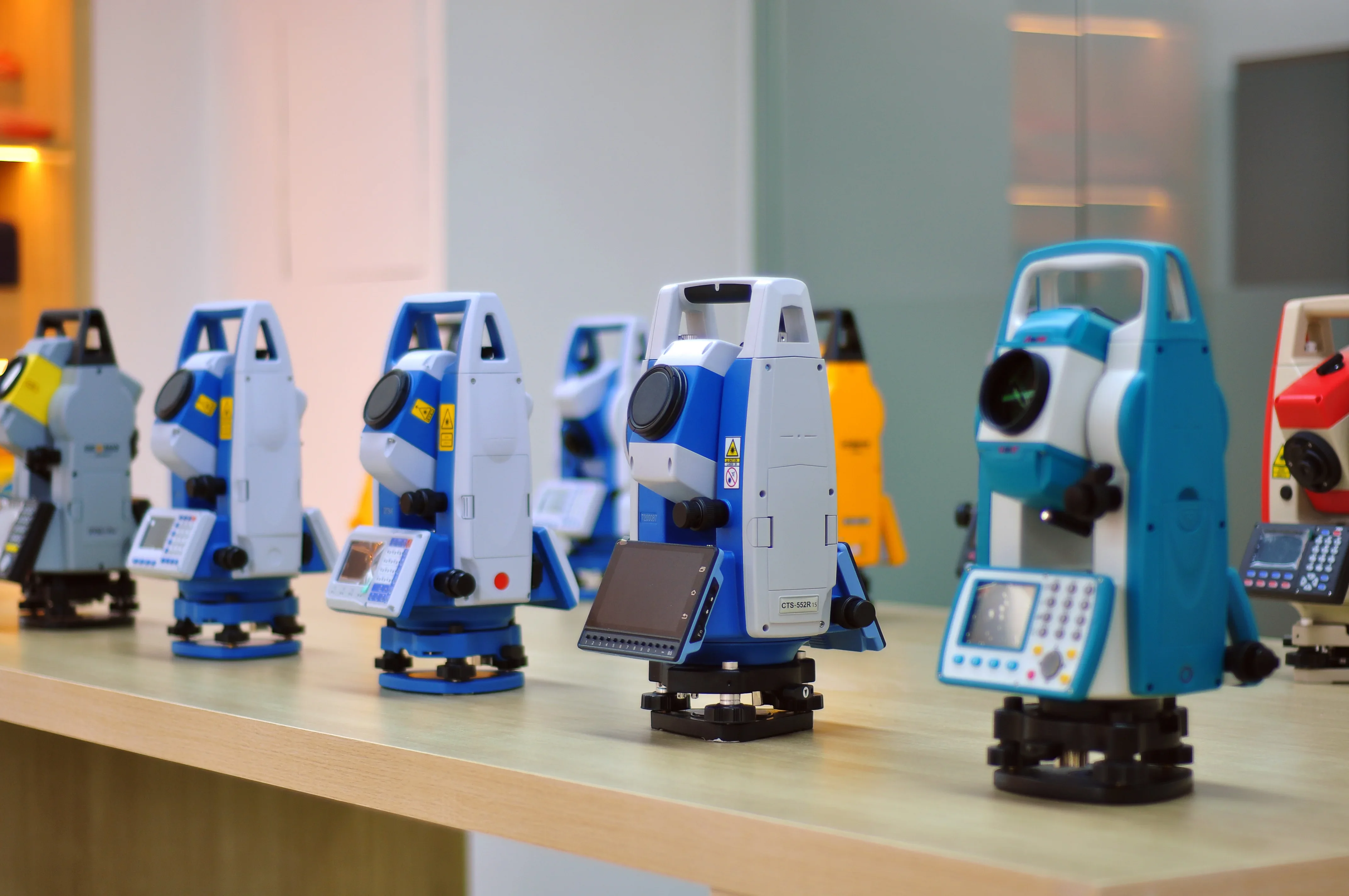 Total Station  NTS-332R10 1000m Prism-free Bluetooth High-precision Reflectorles