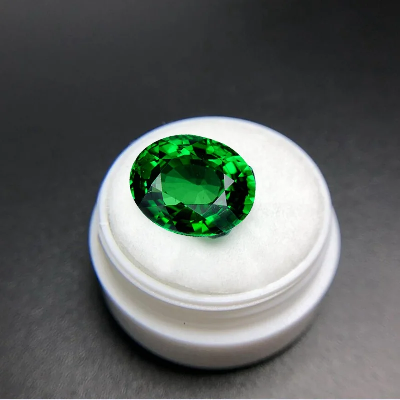 天然石,半透明の緑のエメラルドカット,10.00カラットの宝石