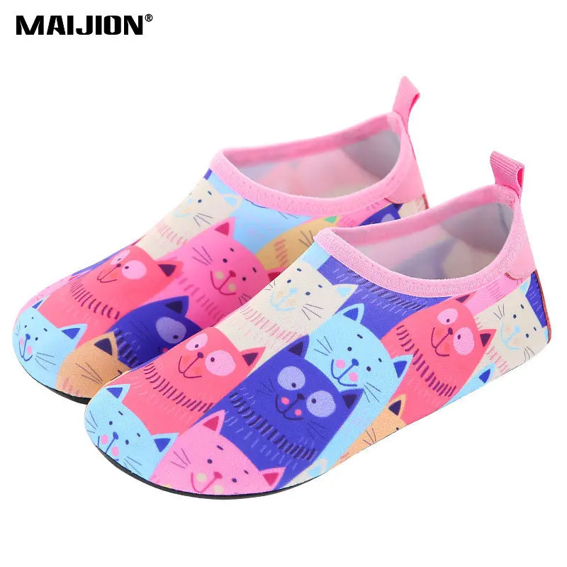 

Дышащие быстросохнущие Нескользящие акватуфли для мальчиков и девочек, легкие босоножки для пляжа и водных видов спорта, детская мягкая об...