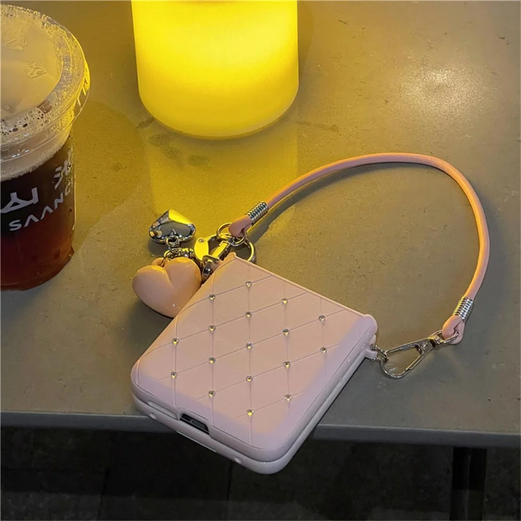 Luxury Glitter Rhinestone Pink Phone Case with Heart Pendant for Samsung Galaxy Z Flip 5 6 Z Flip6 ZFlip 5 Zflip6 Zflip5 Cover phone case