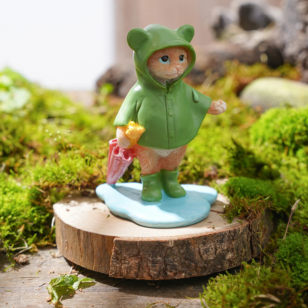 1PC, a little cat figurine in the shape of a green raincoat, suitable for garden decoration and micro-landscape DIY decoration
