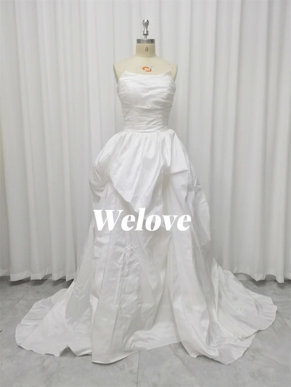 Рисунок 3 - Женское простое свадебное платье без бретелек