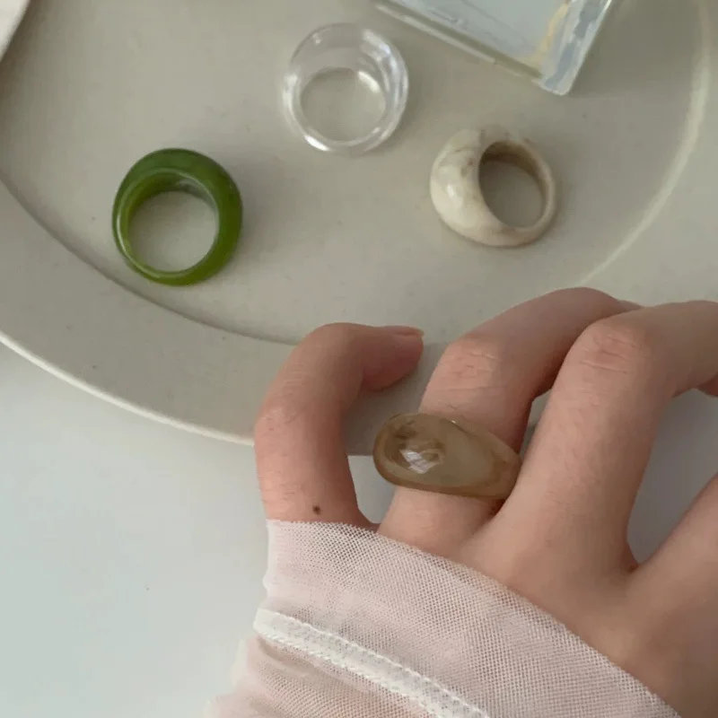 Vintage Acetate Resin Wide Curved Band Ring for Women Minimalist Statement Index Finger Jewelry Retro Designer Accessories 4