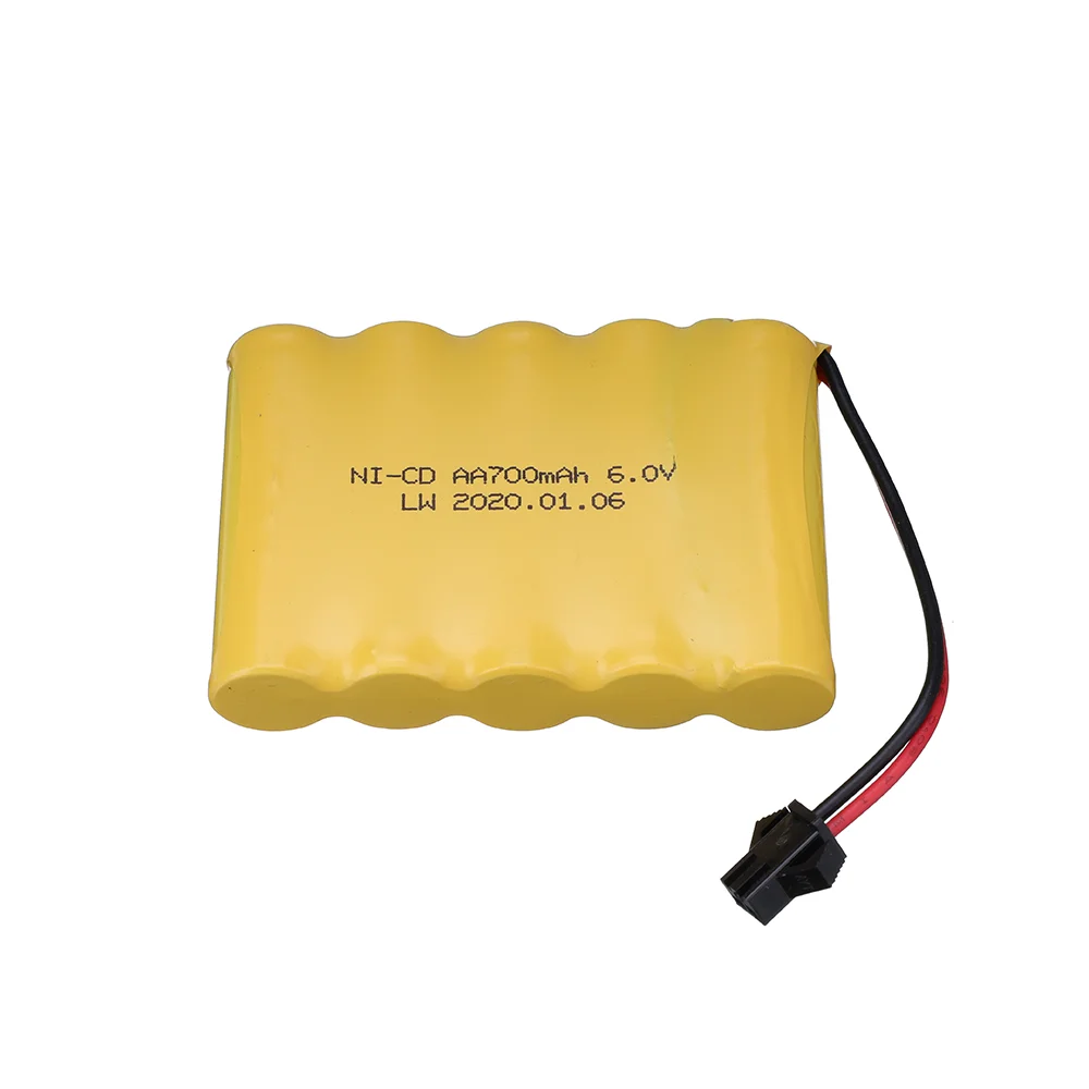 Enfant utilisant le contrôle gestuel pour diriger le Mini Tank Robot RC 2.4GHz, jouet interactif.