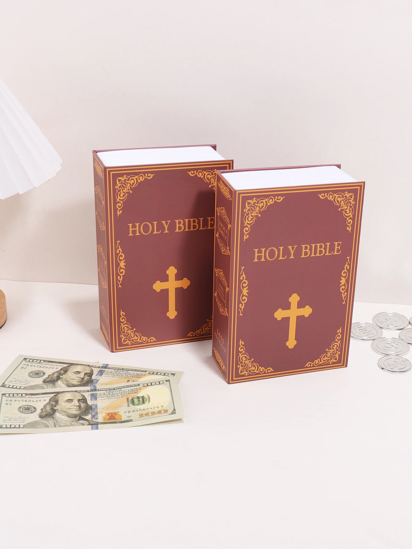 Hucha con forma de libro vintage con llave, caja de ahorro_voghion.com