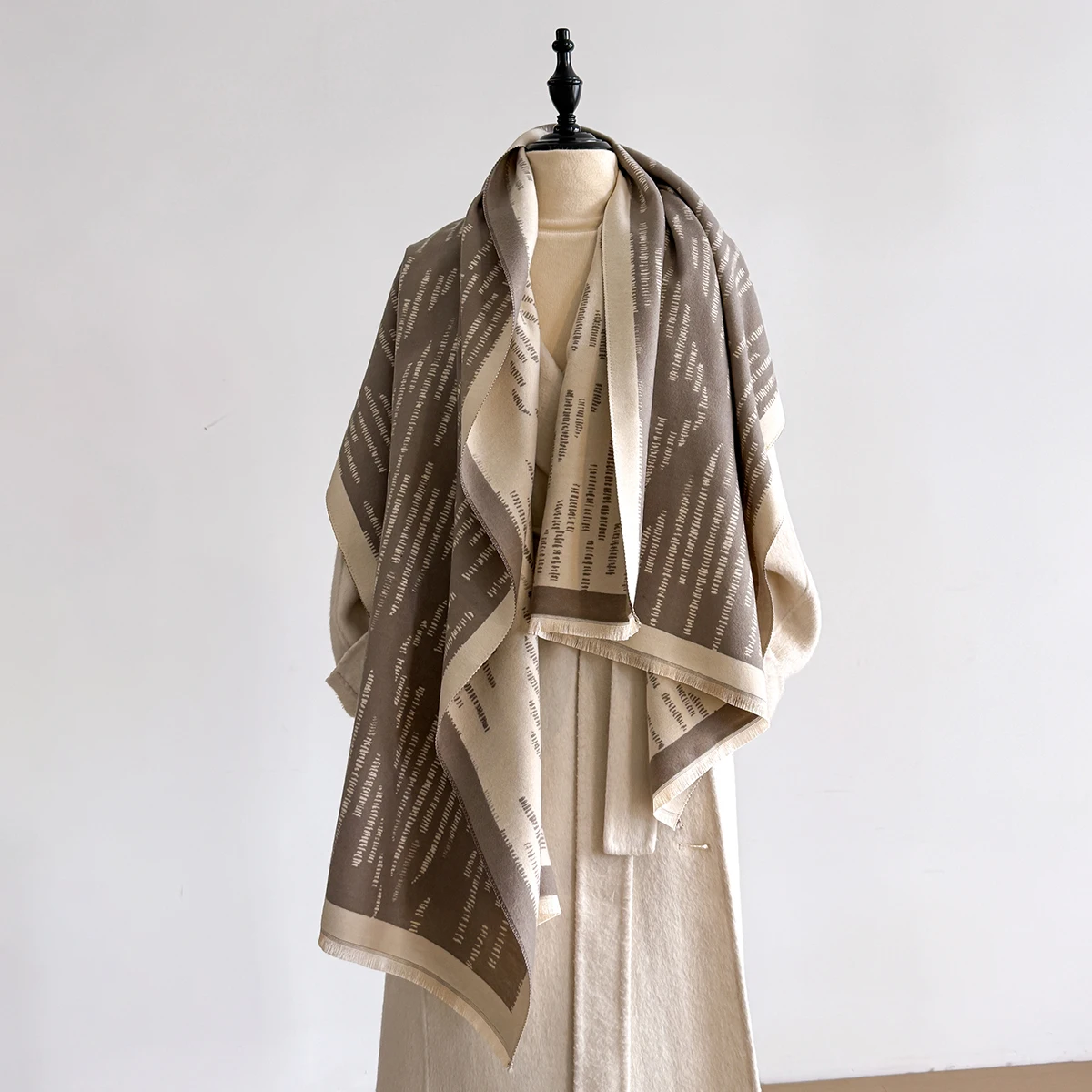 2025 New Women's Stripes print Warm Shawl Simple Thick Imitation Cashmere Scarf with Jacquard Ideal for Autumn and Winter