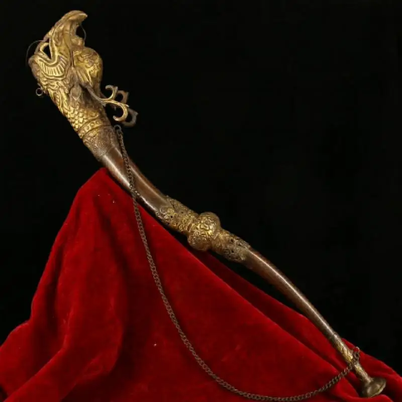 

1Pc Chinese Style Pure Copper Dragon Head Shape Exquisite Horn Musical Instrument Pure Handmade Home Decoration Ornaments