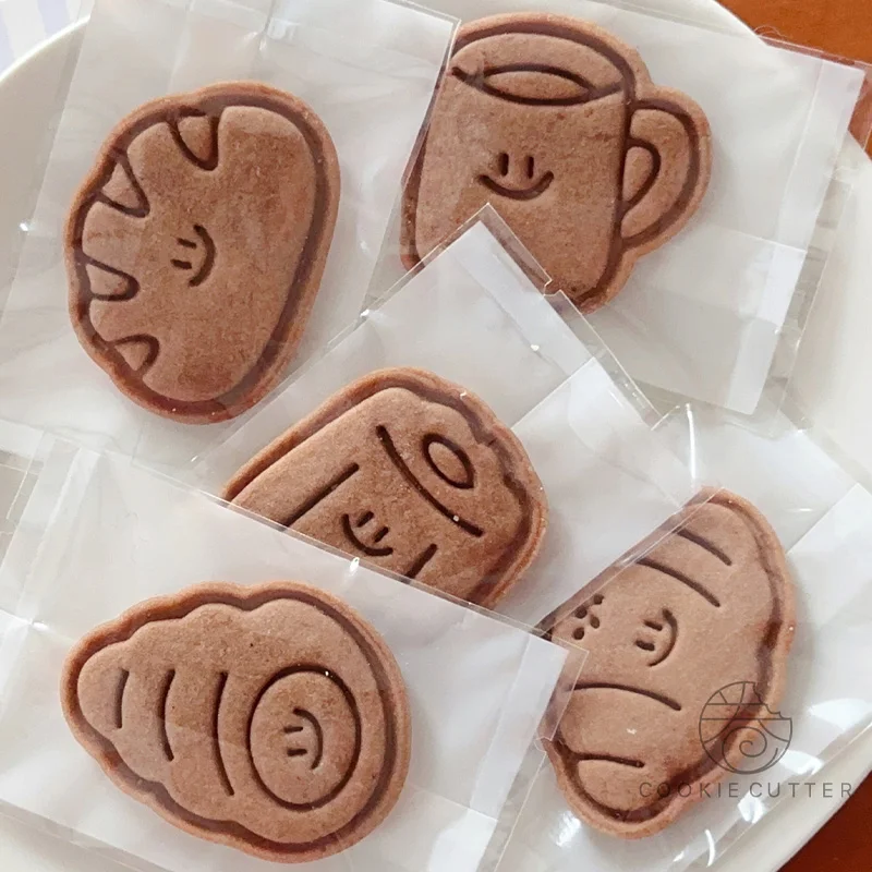Cute Chestnut Bread Cookie Mold Cartoon Croissant Toast Shaped Biscuit Vegetable Cutting Die Kids Lunch Baking Mold Kitchen Tool Cookie Cutter Baking Mold Cookie Mould