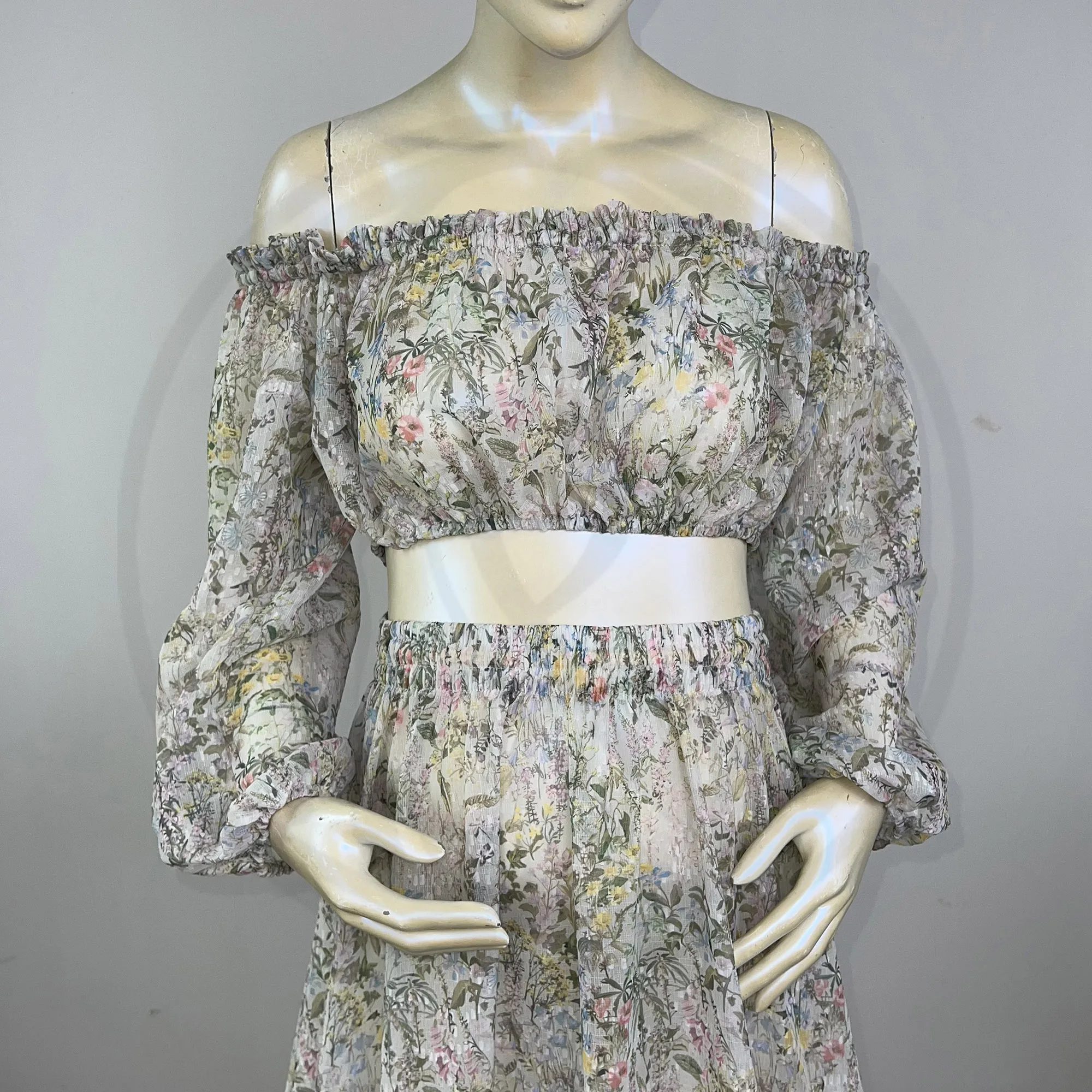 Рисунок 4 - Женское свадебное платье с открытыми плечами