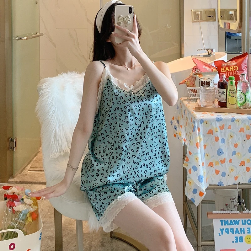 Рисунок 3 - Пижамный комплект женский с леопардовым принтом