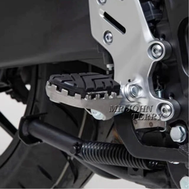 Pedane Poggiapiedi Anteriori Per Moto Suzuki - In Acciaio E Gomma Per V-Strom, Bandit, Hayabusa