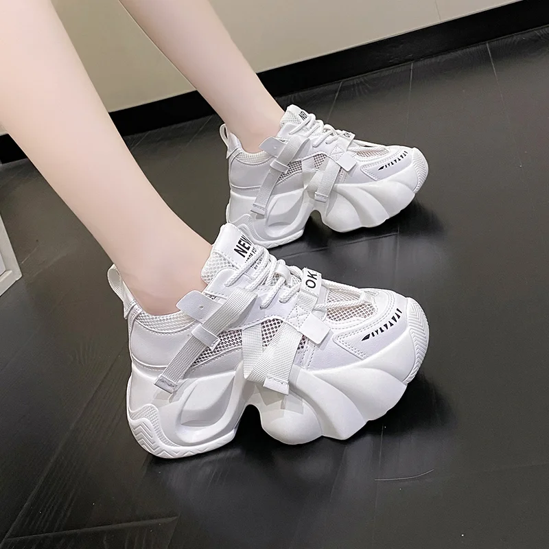 厚底の女性用スニーカー,通気性のあるメッシュの新しい