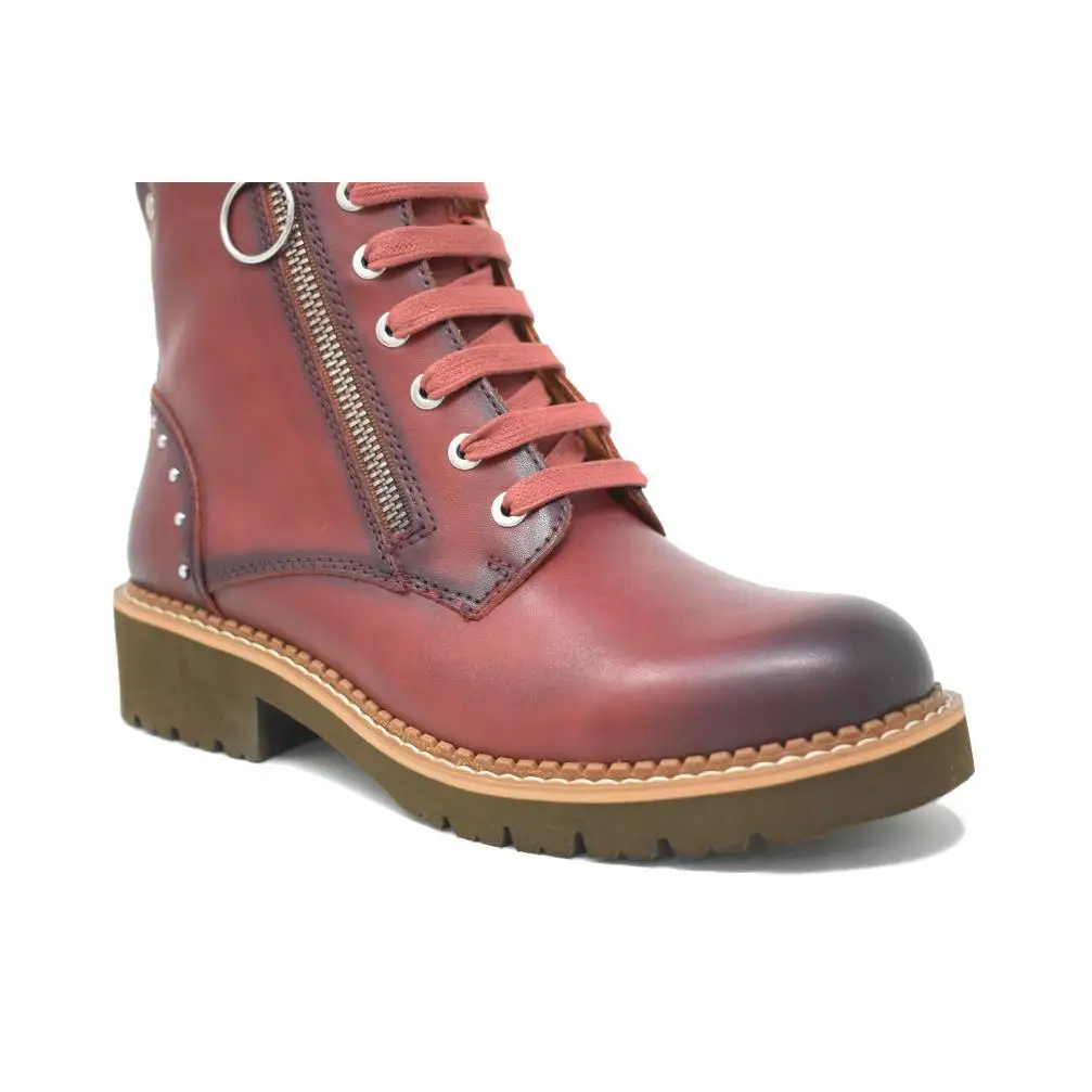 PIKOLINOS BOTA MUJER EN PIEL BOTIN INVIERNO 2022 CAR W0V 8610. Botin de  estilo militar en piel con detalle de tachuelas y cierre mediante cordones.  Dispone de cremallera lateral.|Botas hasta el tobillo| -