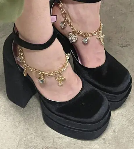 

Sexy Black Velvet Square Toe Gold Heart Chain Ankle Strap Pumps Women Cover Heel Platform Chunky Heels Party Dress Shoes Lady