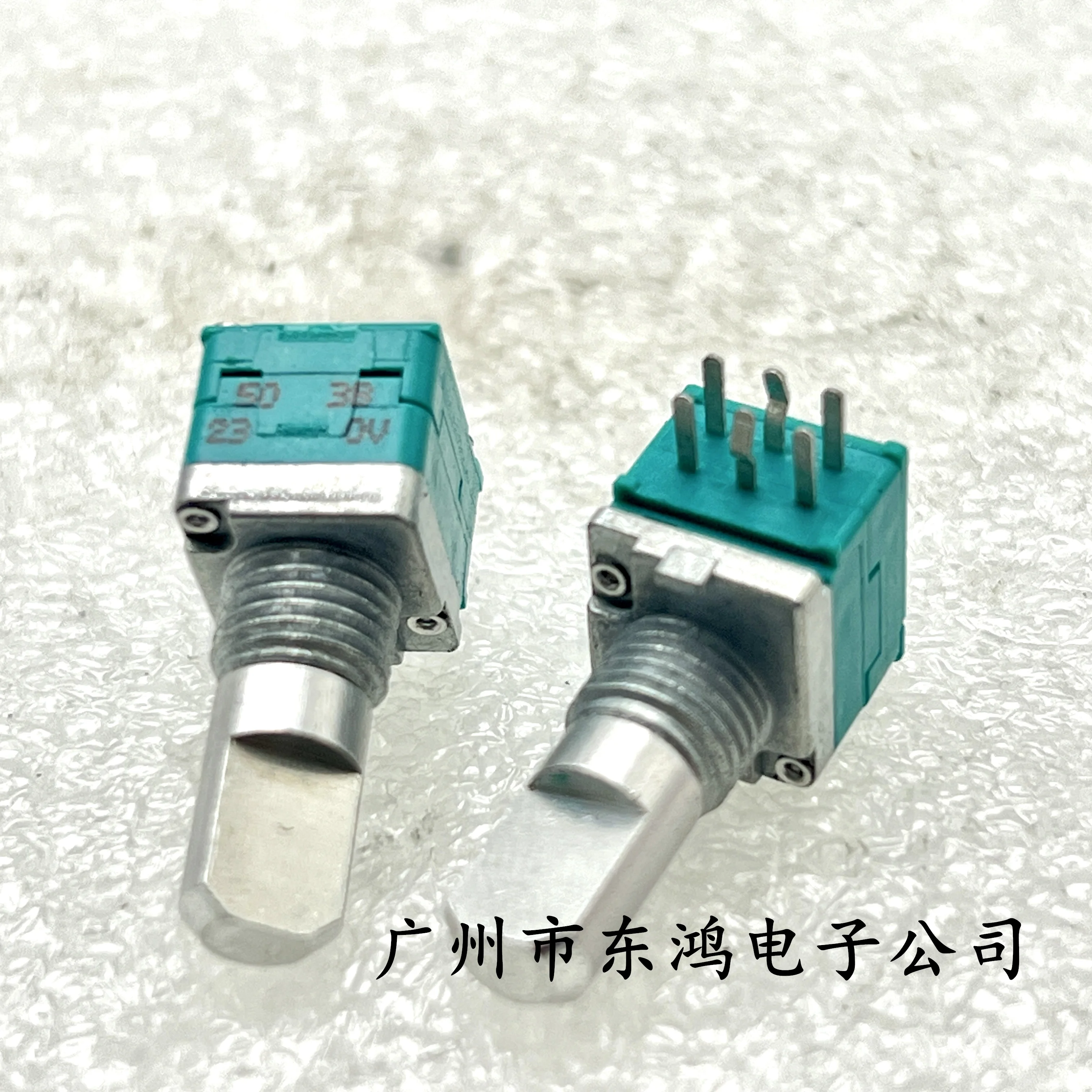 Japanese ALPS fever level audio mini RK09 precision rotating carbon film potentiometer dual B50K D-axis 1 pcs