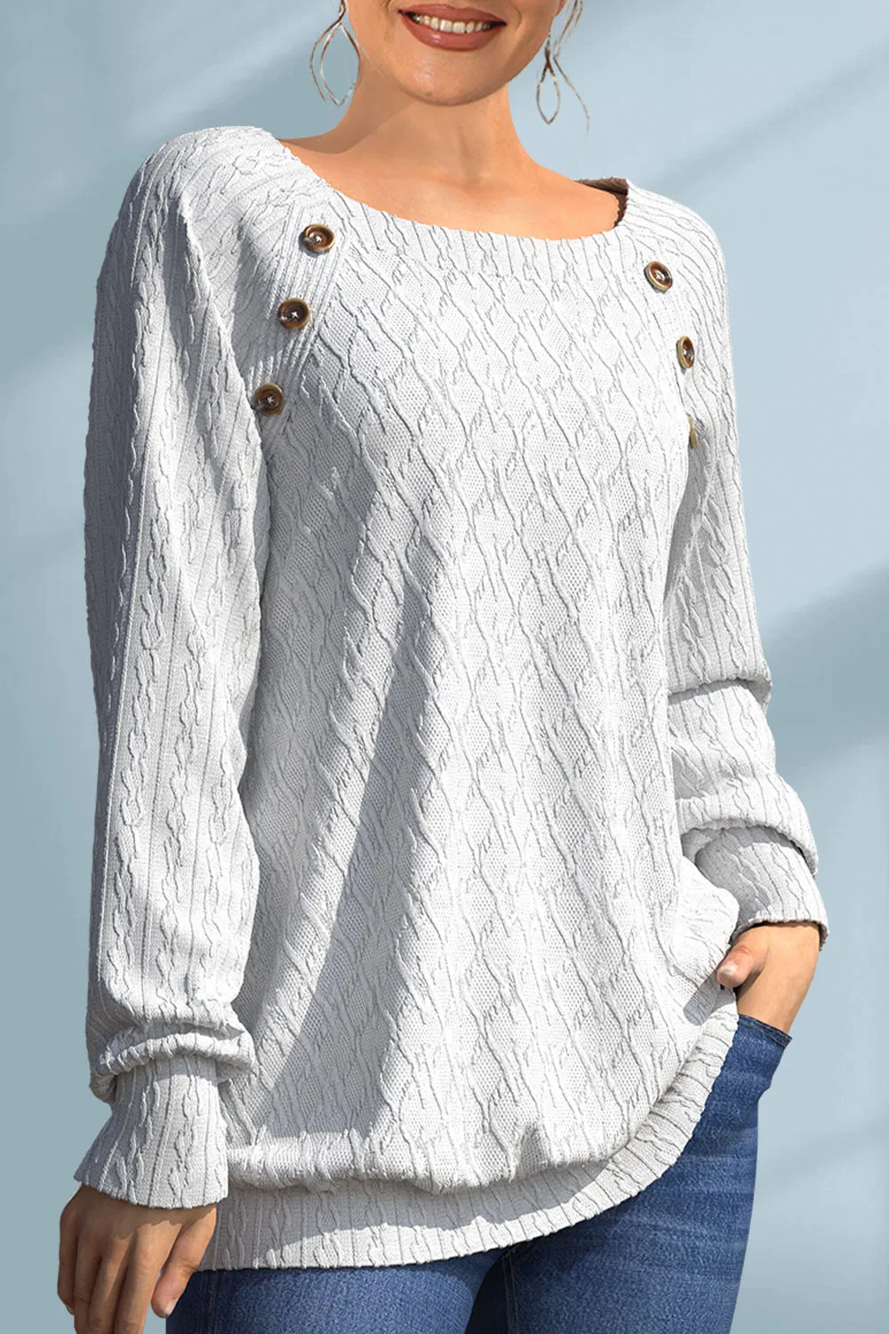 Рисунок 2 - Повседневный белый вязаный свитер