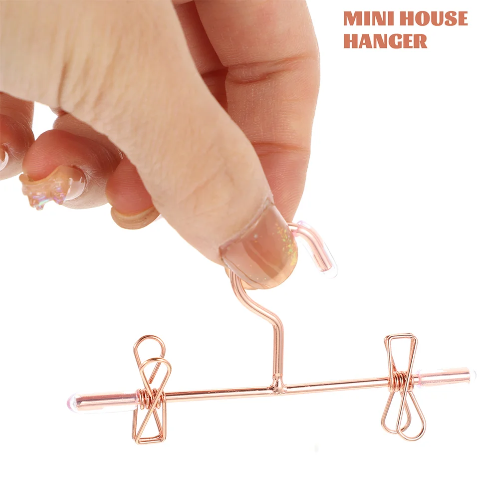 5 Perchas Miniatura Para Ropa De Muñecas – Hierro Dorado – Tamaño 7.5 X 4.5 Cm – Ideales Para Organizar Y Exponer Vestiditos
