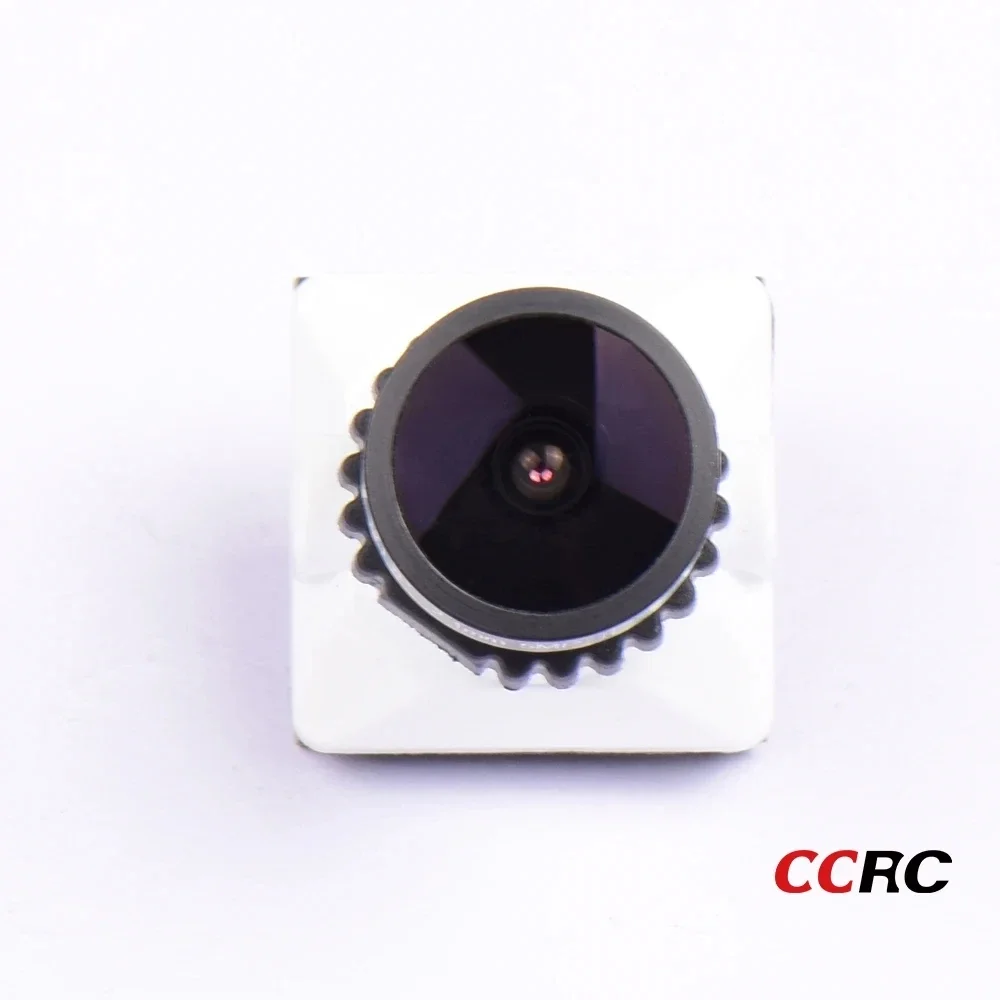 Caméra FPV CCRC 1500TVL Super WDR installée sur un châssis de drone de course RC.